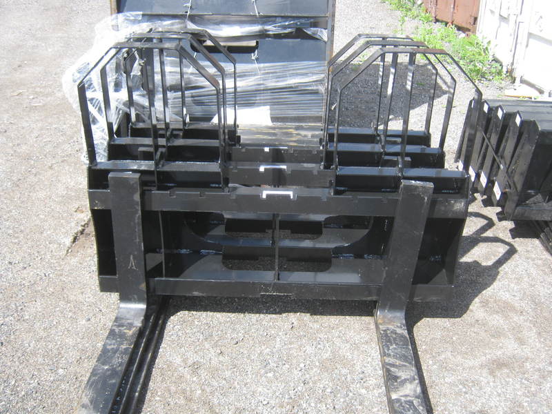 Skidsteer Loaders  Walco Pallet Forks Photo